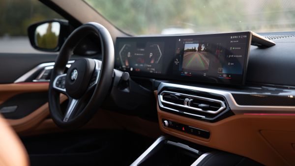 Caméra de recul pour auto-écoles : une aide au permis de conduire ?